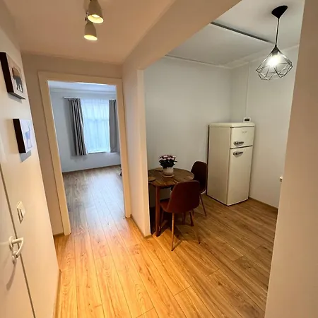 Downtown 1br With Parking アパート