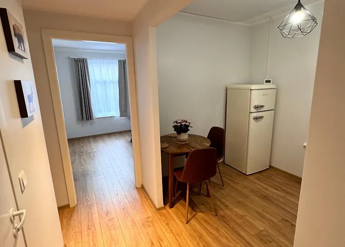 Downtown 1br With Parking アパート