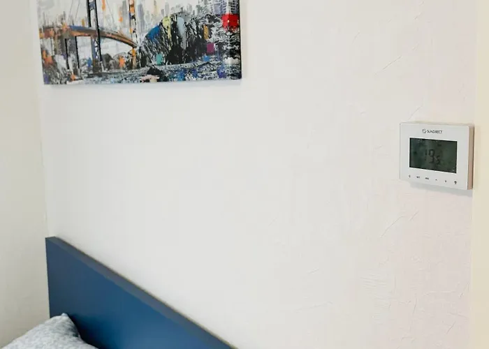 Апартаменты Downtown 1br With Parking